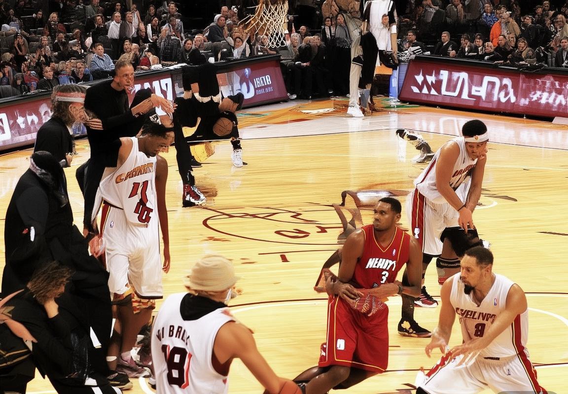 2009-10赛季NBA迈阿密热火与克里夫兰骑士经典对决回顾(图2)