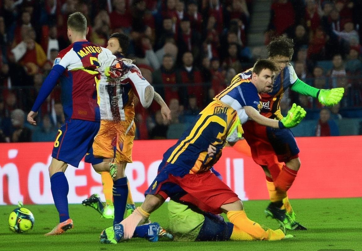 2017西甲巅峰对决：马竞VS巴萨战术交锋与精彩瞬间回顾(图2)